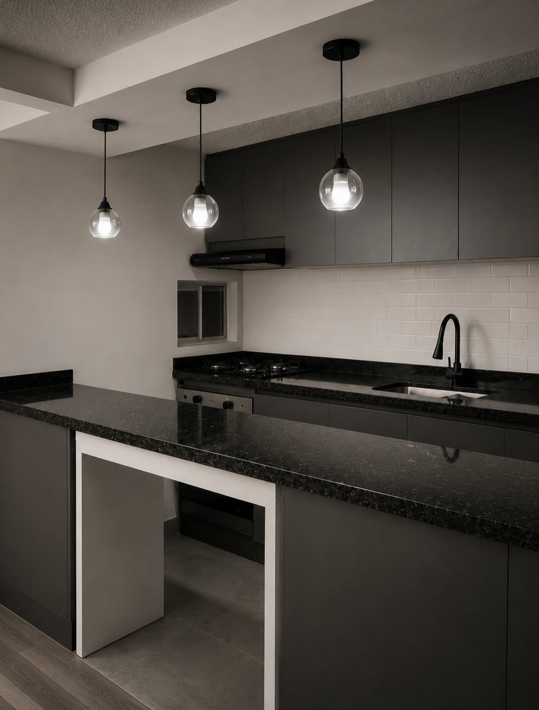Cocina en tonos carbón remodelada por Brunnen · 2 de 7